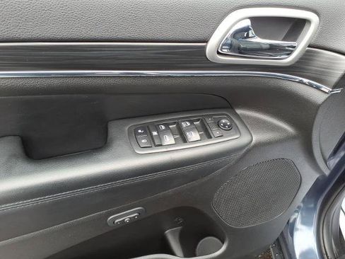 Used 2020 Jeep Grand Cherokee Limited AWD/4WD image 13