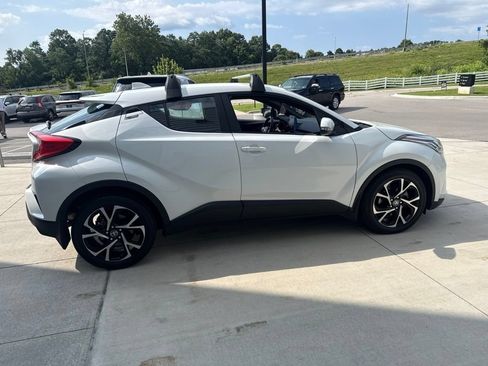 Used 2021 Toyota C-HR XLE FWD image 6