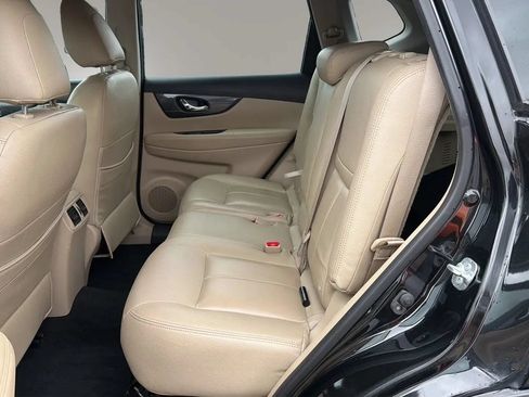 Used 2017 Nissan Rogue S FWD image 11