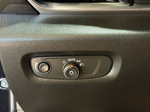 Used 2023 Chevrolet Traverse RS FWD image 10