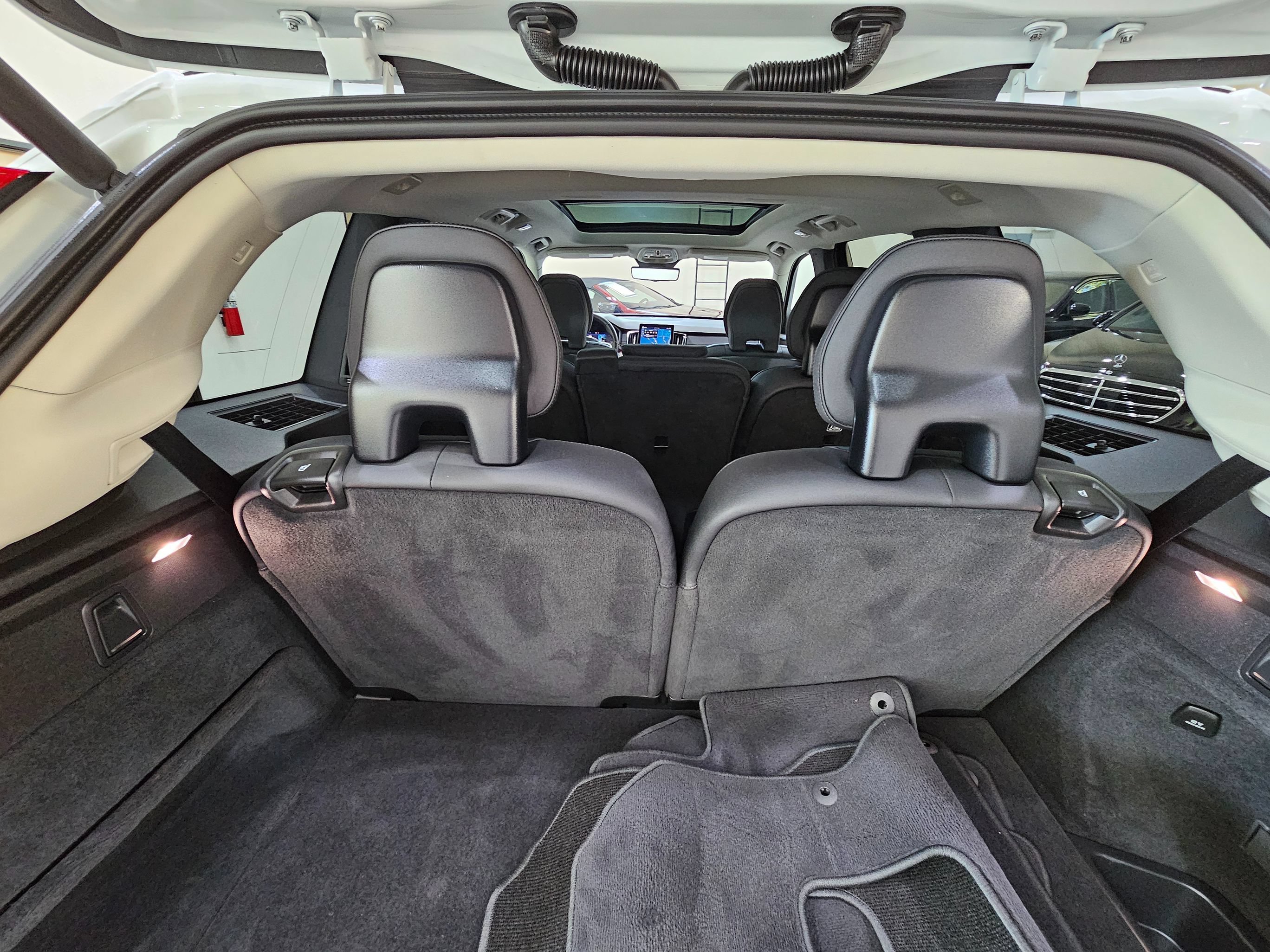 Used 2025 Volvo XC90 T8 Core w/ Climate Package AWD/4WD image 33