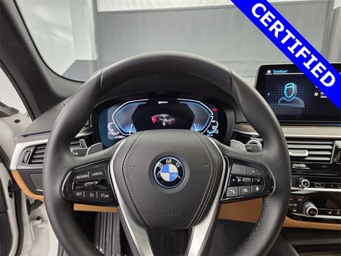 Certified 2023 BMW 530e w/ Premium Package image 30