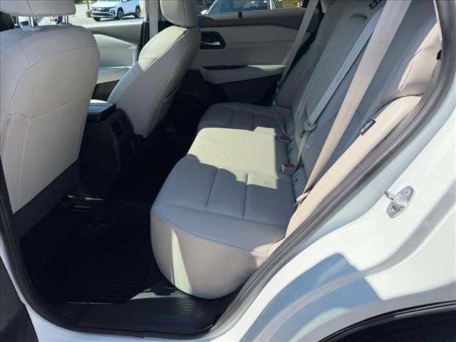 Used 2023 Nissan Rogue SV w/ SV Premium Package AWD/4WD image 11