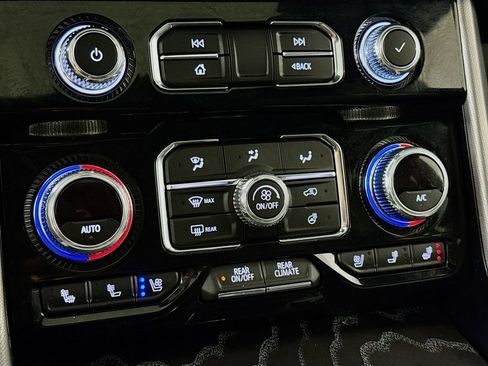 Used 2023 GMC Yukon Denali w/ Advanced Technology Package AWD/4WD image 22