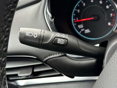 Used 2023 Chevrolet Traverse LT image 10