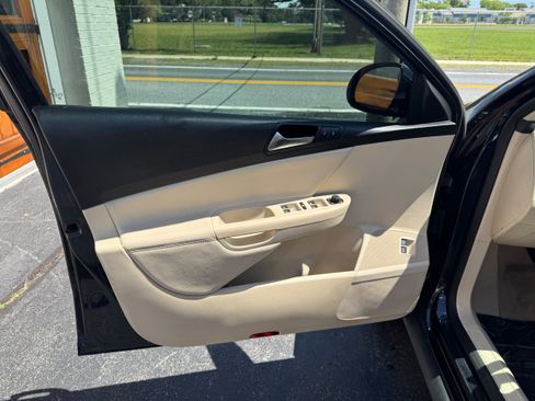 Used 2010 Volkswagen Passat Komfort image 7