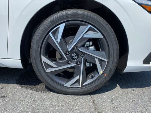 New 2025 Hyundai Elantra SEL image 36
