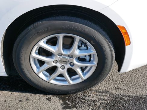 Used 2022 Chrysler Voyager LX image 15