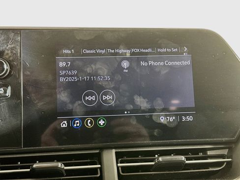 Used 2025 Chevrolet Trax LS FWD image 21