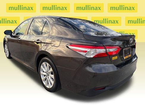 Used 2018 Toyota Camry LE image 7