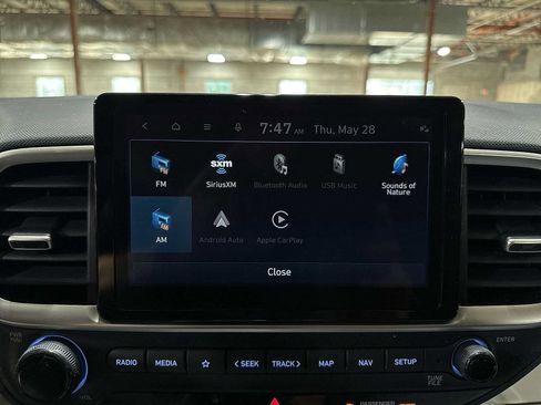 Used 2023 Hyundai Venue Limited FWD image 21