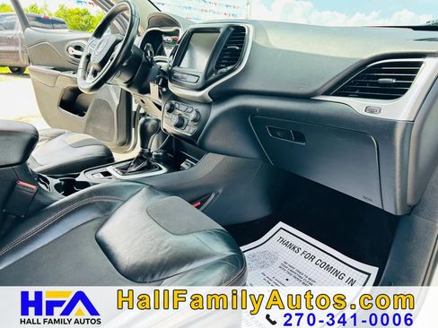 Used 2016 Jeep Cherokee Trailhawk w/ Trailer Tow Group AWD/4WD image 20