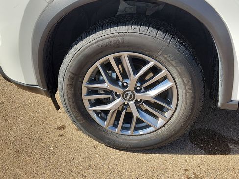 Used 2024 Nissan Rogue S image 7