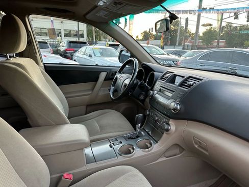 Used 2010 Toyota Highlander 4WD image 17