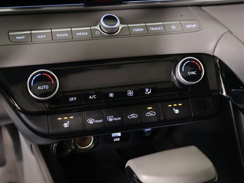 Used 2024 Hyundai Elantra SEL w/ Convenience Package image 8