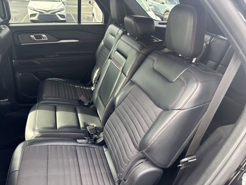 Used 2025 Ford Explorer ST-Line w/ ST-Line Street Pack image 13