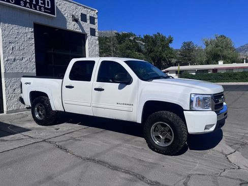 Used 2010 Chevrolet Silverado 1500 LT AWD/4WD image 12