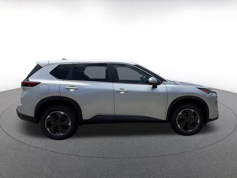 Used 2025 Nissan Rogue SV AWD/4WD image 16