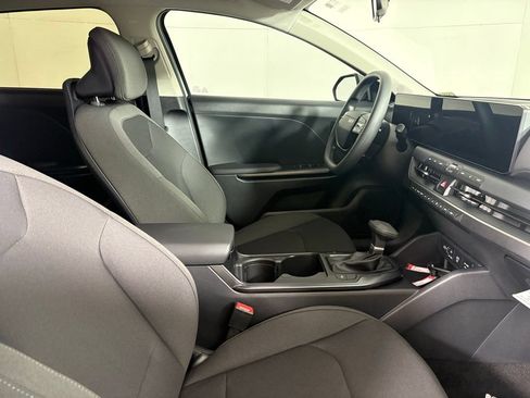 New 2026 Kia K4 FWD image 14