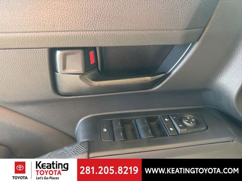 Used 2025 Toyota Tacoma SR image 12