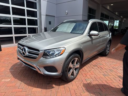 Used 2019 Mercedes-Benz GLC 300 4MATIC image 2