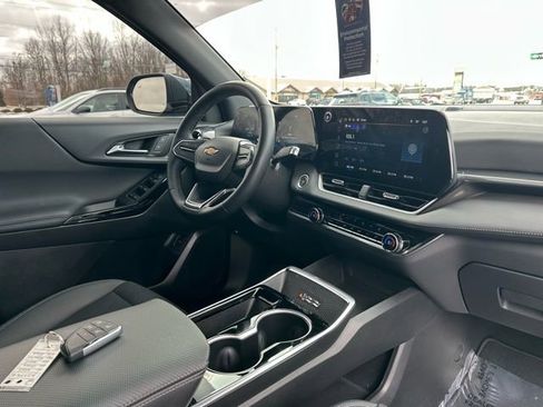 Used 2025 Chevrolet Equinox LT w/ Convenience Package II image 9