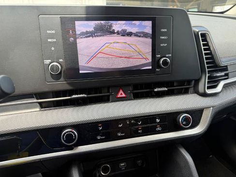 Used 2025 Kia Sportage LX FWD image 5