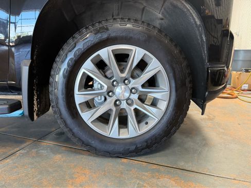 Used 2022 Chevrolet Silverado 1500 High Country w/ Z71 Off-Road Package AWD/4WD image 8