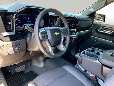 Used 2024 Chevrolet Silverado 1500 LT AWD/4WD image 18