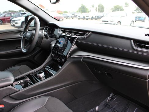 Used 2023 Jeep Grand Cherokee Altitude AWD/4WD image 41