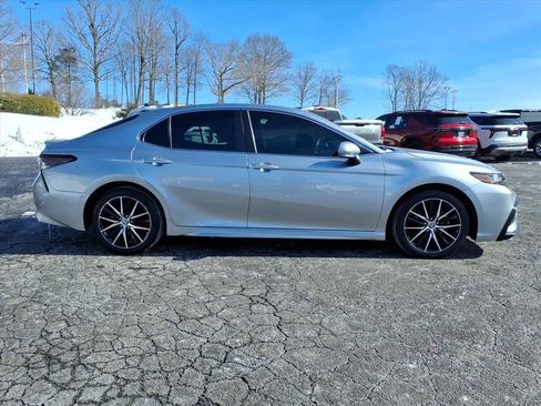 Used 2024 Toyota Camry SE image 2