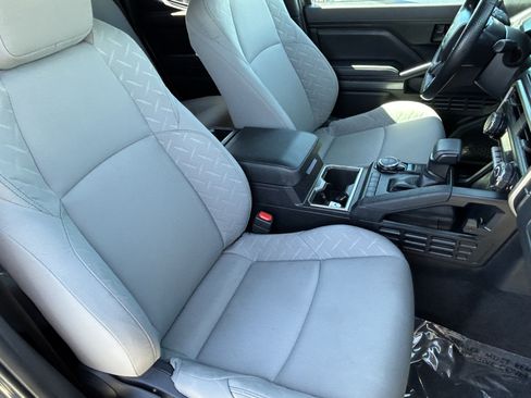 Certified 2025 Toyota Tacoma SR5 AWD/4WD image 12