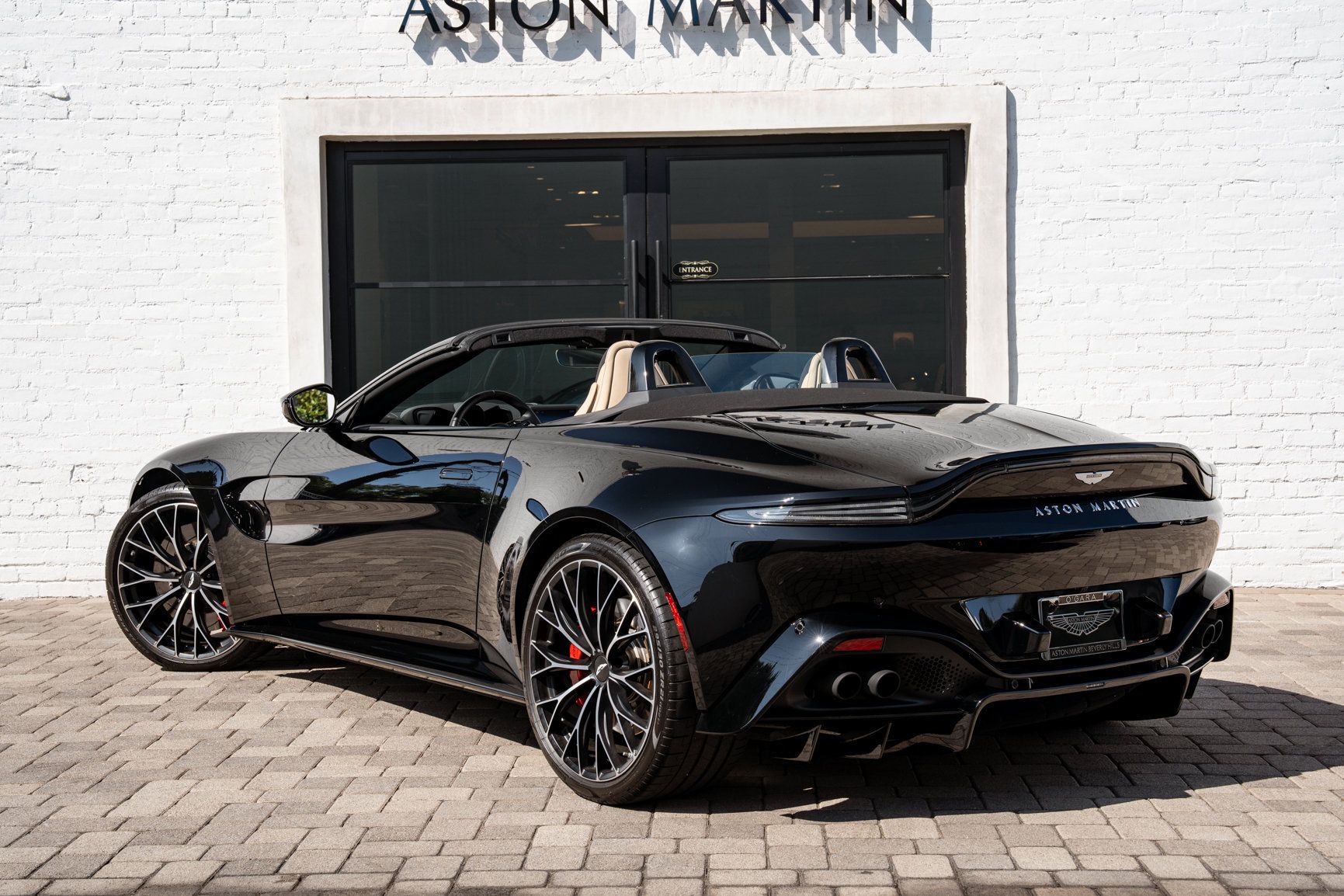 Used 2023 Aston Martin V8 Vantage Roadster RWD image 2