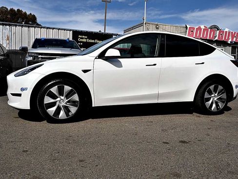 Used 2021 Tesla Model Y Long Range AWD/4WD image 4