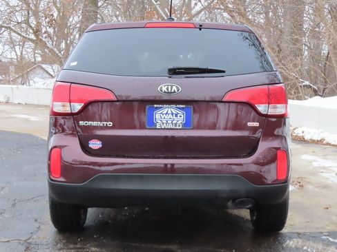 Used 2014 Kia Sorento LX image 11