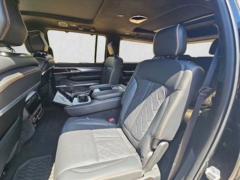 Used 2023 Jeep Grand Wagoneer Series III AWD/4WD image 17