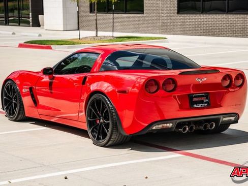 Used 2013 Chevrolet Corvette Z06 w/ 3LZ Preferred Equipment Group RWD image 9