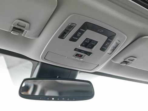 Used 2024 Toyota Sienna XLE w/ XLE Plus Package FWD image 24