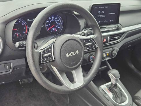 Used 2023 Kia Forte LXS image 2