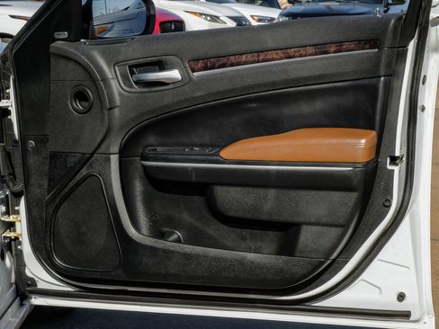 Used 2019 Chrysler 300 Limited image 52