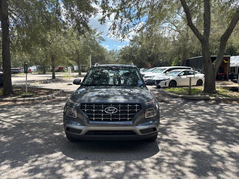Used 2025 Hyundai Venue SEL FWD image 11