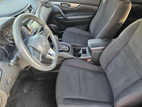 Used 2020 Nissan Rogue Sport S image 12