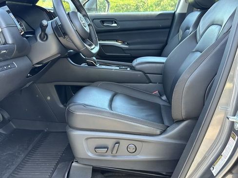Certified 2025 Nissan Pathfinder SL AWD/4WD image 11