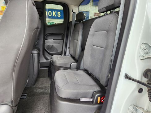 Used 2016 GMC Canyon SLE AWD/4WD image 6