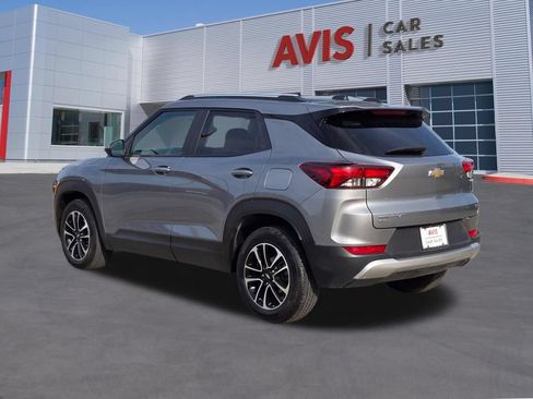 Used 2025 Chevrolet TrailBlazer LT AWD/4WD image 9