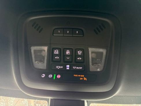 Used 2023 Chevrolet Traverse RS AWD/4WD image 24