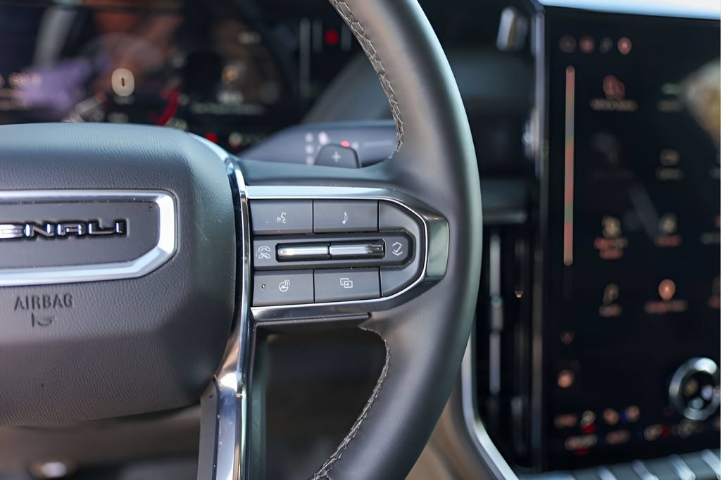 Used 2026 GMC Yukon Denali w/ Sun & Power Step Package AWD/4WD image 16