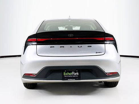 Used 2024 Toyota Prius LE image 7