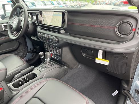 New 2026 Jeep Wrangler Unlimited Rubicon AWD/4WD image 39