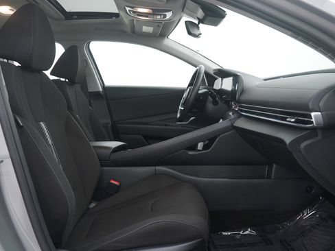Used 2025 Hyundai Elantra SEL image 11